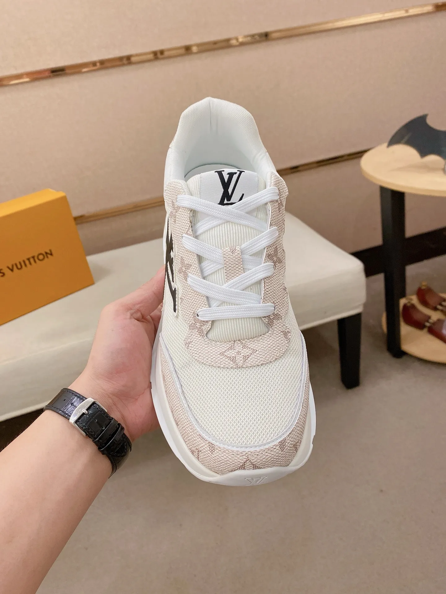 Men's shoes💰 462💰louis vuitton (Louis Vuitton/lv)🔍🔍The new counters are on sale at the same time. The uppers are imported from Italy. ️Re-engraved🇮🇹💪💪, ⚠Sole: The original sole is specially provided by the original factory, the exclusive movable molded sole is super comfortable, ⚠Original factory follow-up goods, 🔍🔍high quality, you can go in and out of the counter at will, welcome to compare⚠. Code number: 38-44 (45/46 customized, non-refundable)